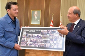 mesut-ozilden-fifa-ve-uefaya-kktc-cagrisi-kktcli-sporculara-uygulanan-ambargo-kalkmali-U662ZRCs.jpg