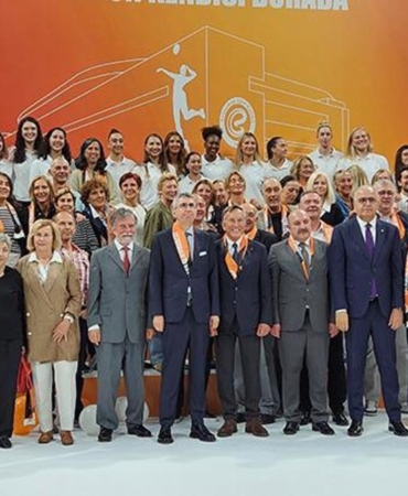 eczacibasi-spor-kulubu-yeni-salonuna-kavustu-gycNER7m.jpg