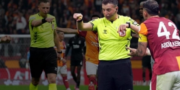 galatasaraydan-hakem-yasin-kol-tepkisi-kol-kola-kardesler-x2t9KQXX.jpg