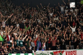 karsiyaka-basketbol-taraftariyla-bulusuyor-en46TsnS.jpg